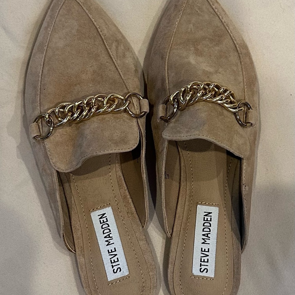 Steve Madden Tan Mules with Gold Chain